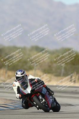 media/Dec-01-2025-Moto Forza (Mon) [[2daa91e15f]]/1-Advanced Group/Session 3 (Turn 3)/